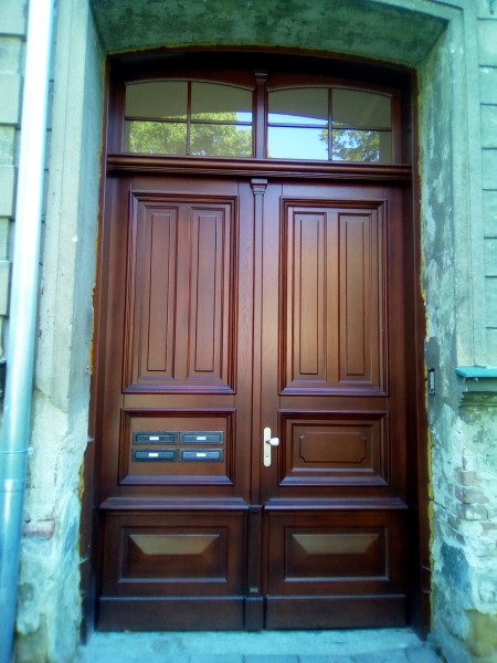 dveře masív dřevo schránky